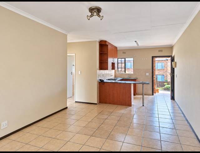 2 BEDROOM TOWNHOUSE FOR SALE IN SONNEVELD